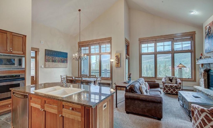 River Run Apartment | Luxurious 3 BR in River Run Village Featuring Ski in, ski out condo