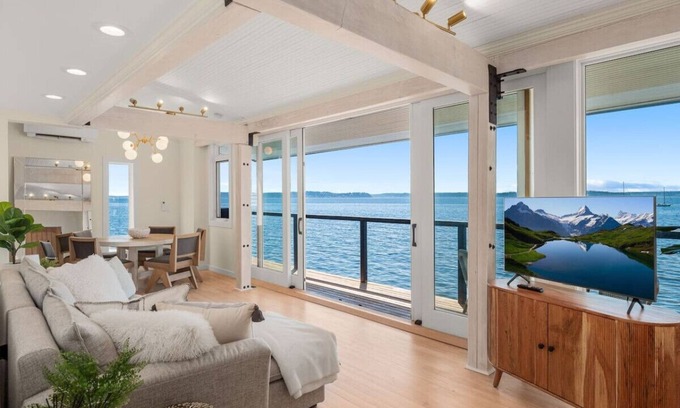 West Seattle Villa | Luxurious 3BR Villa | Chateau La Mer | Ocean Views