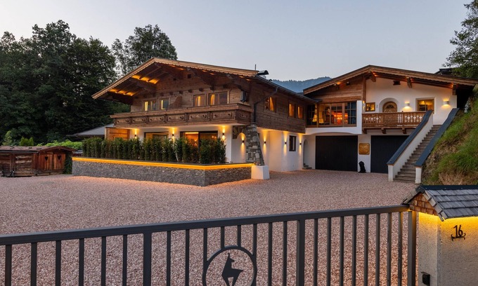 Kitzbuehel Apartment | Luxurious Alpine retreat with sun terrace