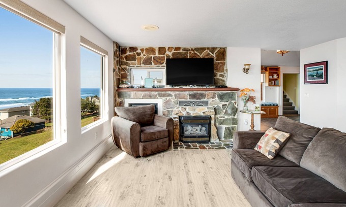 Roads End House | Luxurious dog-friendly home with hot tub and incredible ocean views