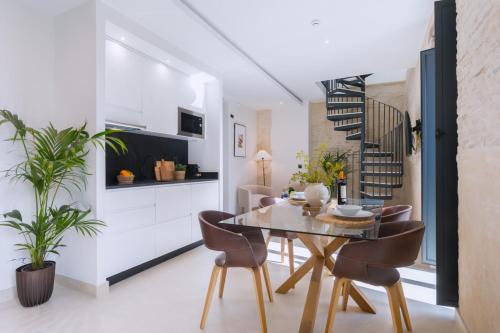 San Bartolome Apartment | Luxurious Duplex 2Bd 2Bth over Casa Pilatos