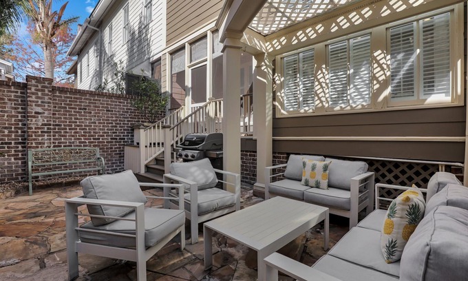 Hitch Village - Fred Wessels Homes House | Luxurious Home on Crawford Sq w/Rooftop Deck + Parking by Lucky Savannah