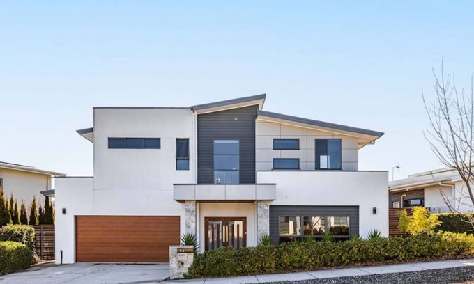 Crace House | Luxurious Large Home @Crace
