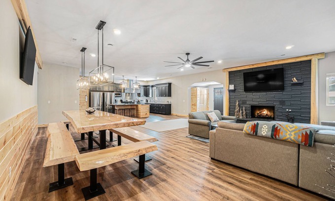 Lewiston Hotel | Luxurious Lodge w/4-lane bowling ally, great location next to lakes & trails