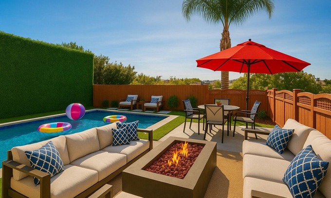 San Diego Villa | Luxurious Mansion with 5 bedrooms, FREE Heated Pool & SPA, Central Location