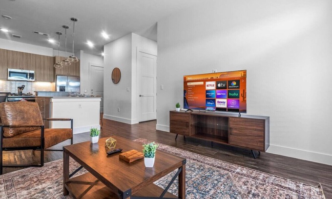 West Oak Hill Apartment | Luxurious New Unit|1Bd1Ba|Pool, Golf Sim