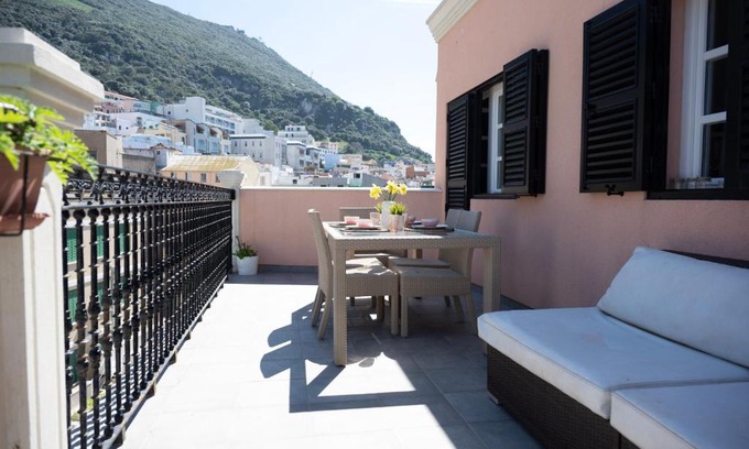 Gibraltar Apartment | Luxurious Penthouse Studio with Private Terrace - Grand Central House