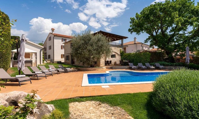 Lasici Villa | Luxurious property for 14 persons with swimming pool in central Istria