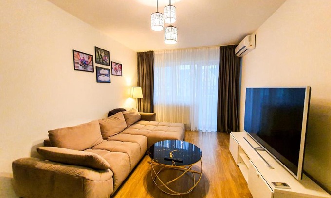 Popesti-Leordeni Apartment | Luxurious Retreat 1BR Apartment with Netflix, Private Parking and self check in