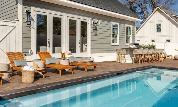 Thunderbolt House | Luxurious Savannah Homes | Heated Pool