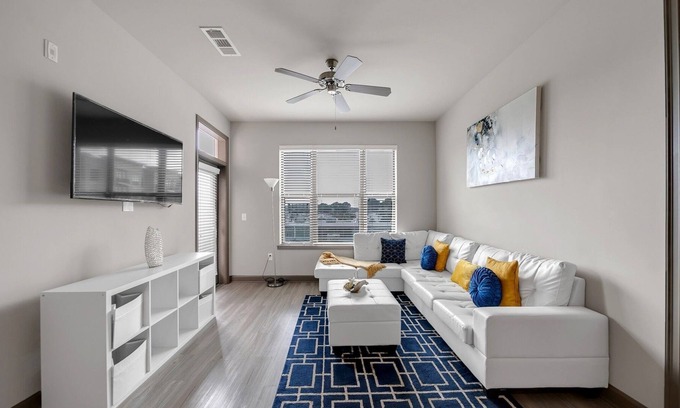 Loring Heights Condo | Luxurious West Midtown Condo by RedAwning