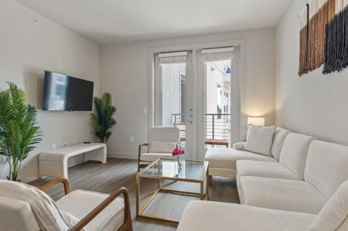 Windsor Park Apartment | Luxury 2-BR with Juliet Balcony