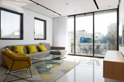 Old North Apartment | Luxury 2bdrm balcony & parking close to the Beach