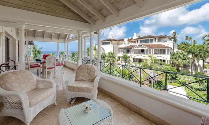 Schooner Bay Apartment | Luxury 3-bedroom beachfront penthouse