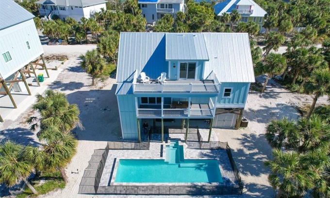 Palm Island House | Luxury 3 Bedroom home on deep water canal!