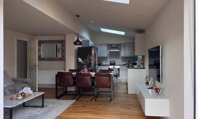 Northolt Mandeville Apartment | Luxury apartment with garden!