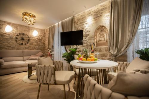 Old Town Apartment | Luxury Apartments Lilly 1