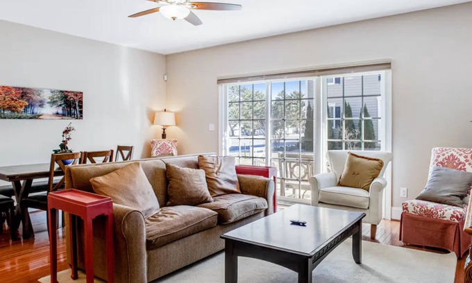 Rehoboth Beach Condo | LUXURY BEACH CONDO - 3 BR/BA- CLEAN LINENS INCLUDED!