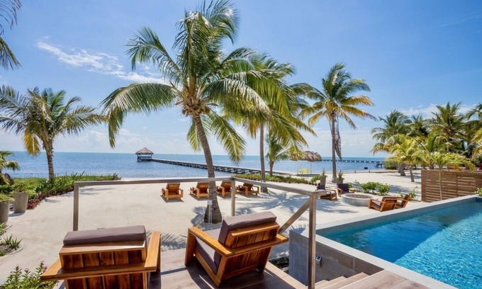 Boca Ciega House | Luxury beachfront home with private pool, gym, & more!