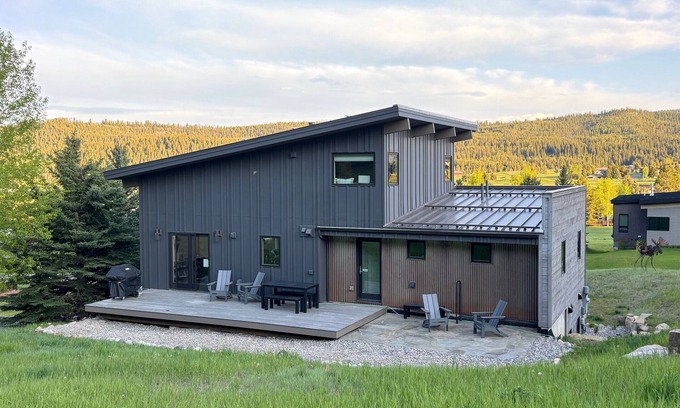 Gallatin Gateway Ski Chalet | Luxury Big Sky Modern Single Family Home