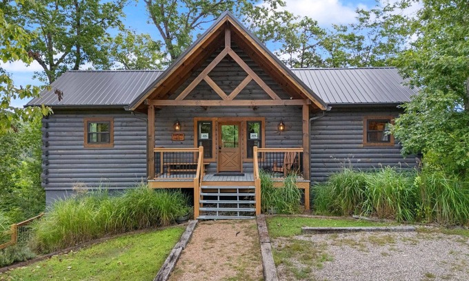 Zoe Cabin | Luxury Cabin with Rustic Elegance