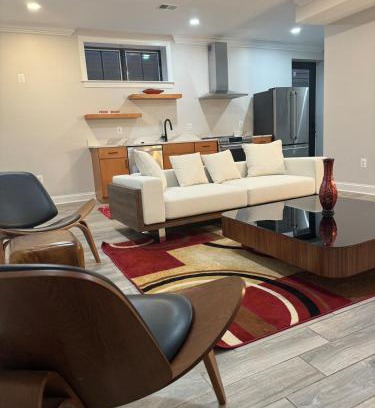 Spring Valley Apartment | Luxury City 2bed 2bath Apt Sleeps 6 walk to Metro