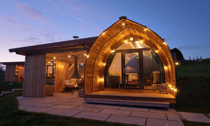 Cockburnspath Cabin | Luxury Coastal Cabin with Wood Fired Hot Tub