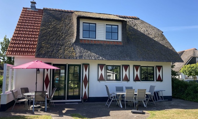 Callantsoog Villa | Luxury holiday villa on the water, 6 people, within walking distance of the beach and center