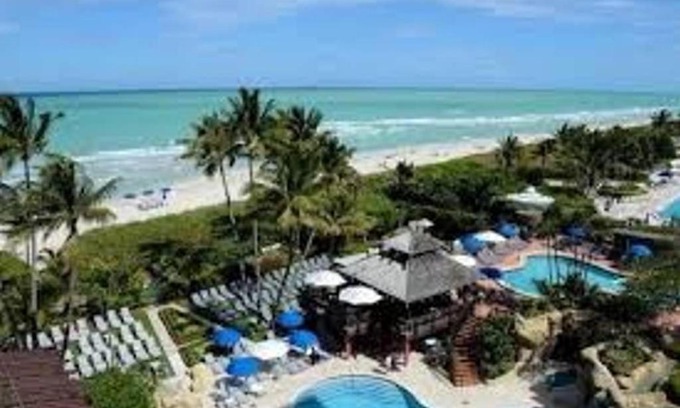 Mid Beach Apartment | Luxury Hotel on the Beach - Oceanview, Pool, Resort & Premium Amenities