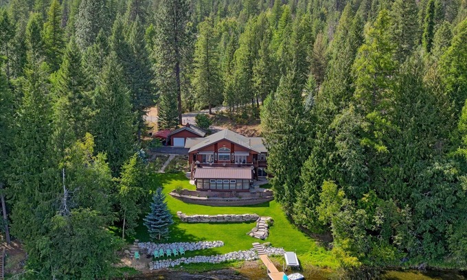 Bonner County House | Luxury Lakefront Retreat