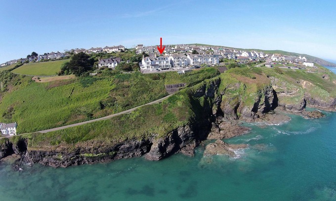 Port Isaac House | LUXURY LARGE 7 bedroom house Fantastic Sea Views sleeps up to 14.