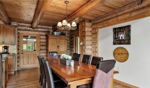 Sylva House | Luxury Log 7bed/6.5bath Cabin: Theater, Game Room, 7 Acres!