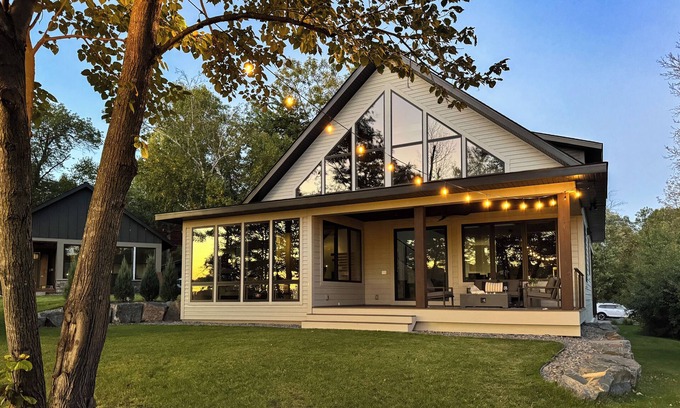 Brainerd House | Luxury-Modern Love Lake Retreat in Brainerd- Sleeps 10