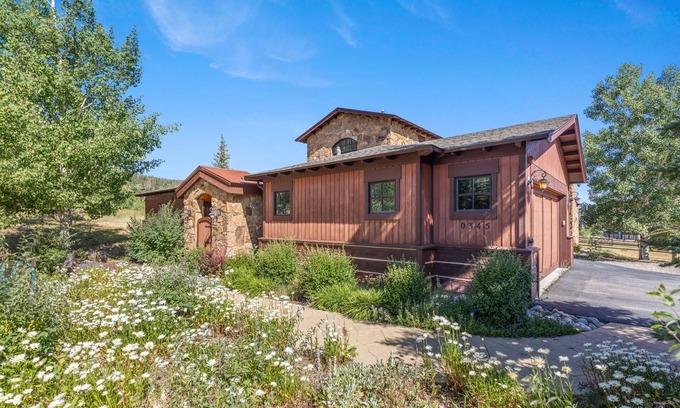 Silverthorne House | Luxury Mountain Retreat – Minutes from 5 World-Class Ski Resorts!