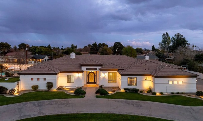 Phoenix Apartment | Luxury Oasis with Entertainment & Amazing Backyard