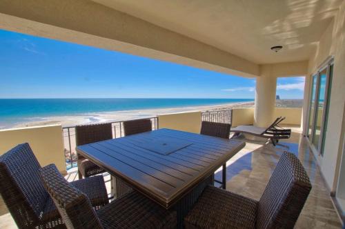 Puerto Penasco Apartment | Luxury Penthouse, large furnished balcony, C30709