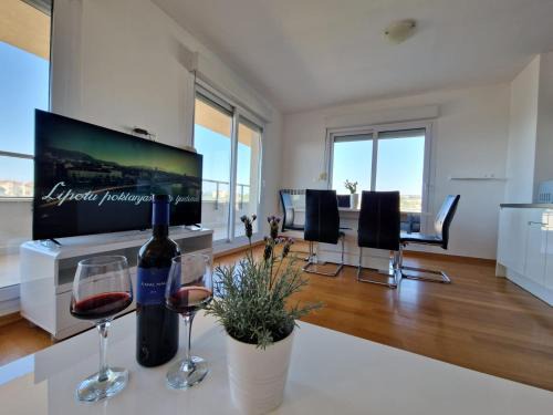 Mejasi Apartment | Luxury Penthouse "MANK" with private Parking