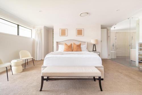 Waterford House | Luxury Spacious 5 Bedroom Family Modern Villa Sleeps 10