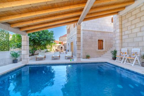 Milna (Brac) Villa | Luxury Stone Villa Nevija with heated pool