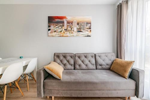 Wola Apartment | Luxury & Stylish Apartment in Wola Warsaw, Balcony