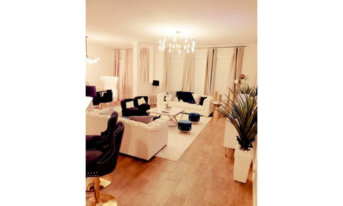South Arlington Cabin | Luxury & Stylish Duplex Suite With Free Parking