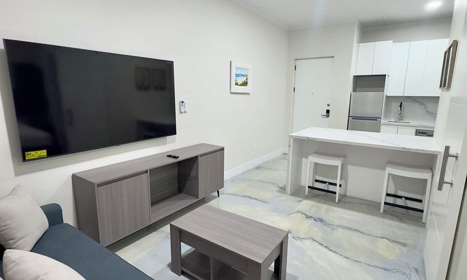 Westwind Apartment | Luxury Suite - Near Airport, Fine Dining & Beaches in Nassau
