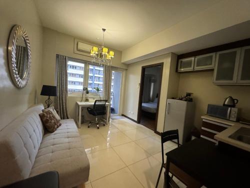Wack-Wack Greenhills Apartment | Luxury suite next to Shangrila and Westin Hotels