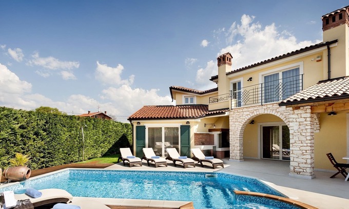 Labinci Cottage | Luxury villa for up to 6 persons with pool, BBQ, wine cellar and billiard