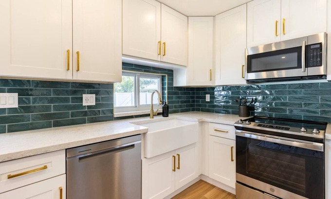Pompano Beach Villa | Luxury Villa with Pool–10 minutes from the beach
