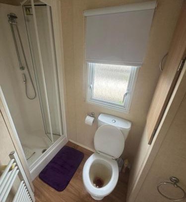 Kinmel Bay Ski Chalet | Lyons Oakfields Towyn 3 bedroom pet friendly