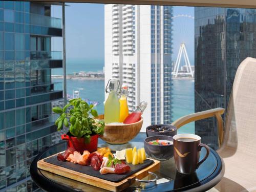 Dubai Marina Hotel | Mövenpick Hotel Jumeirah Beach