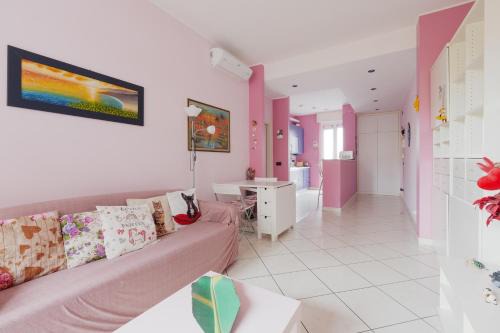 Bullona Apartment | Mac Mahon - Colorful Apartment with balcony!