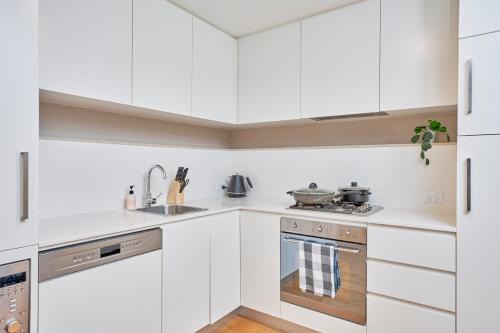 Macquarie Park Apartment | Macquarie Cozy Nest 2BR Train Shopping