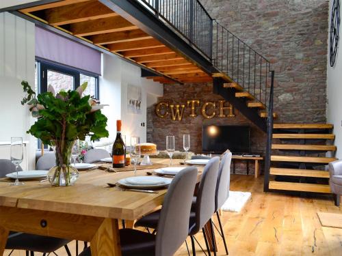 Llanddeusant House | Maes Merlin